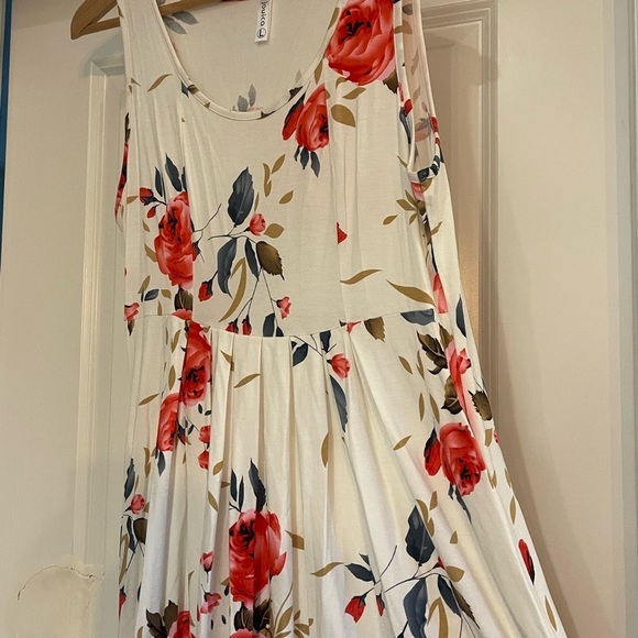 ⭐️ Shein Red Floral Midi Dress - Picture 2 of 4